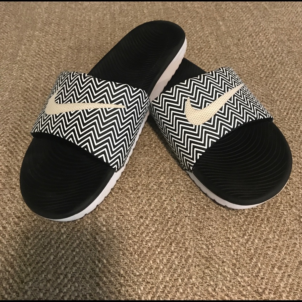 Size 7 Nike Slides